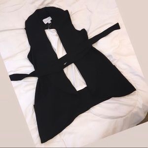 Size Medium Carolina Belle Sleeveless Wrap Blazer